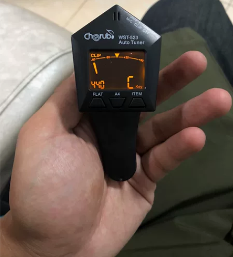 闲置调音器变调夹，和拨片，自提 感兴趣的话...