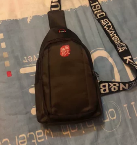 全新 男士胸包2023新款时尚潮牌跨包包单...