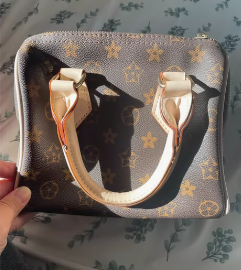 全新单肩斜挎手提女士包。 感兴趣的话点“我...