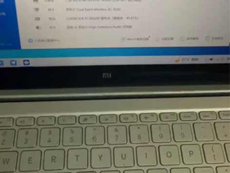 小米笔记本，屏幕有时候有条线可能是屏线松动...