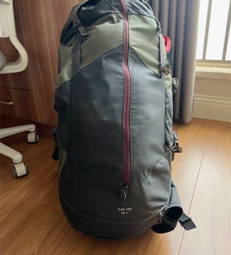 迪卡侬户外露营登山背包60L，自带背负系统...