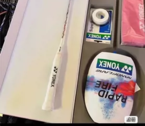 急出！原价一千多的尤尼克斯羽毛球拍天斧10...