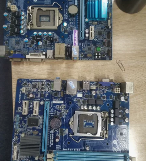 H61英特尔处理器主板，两块，能通电，但不...