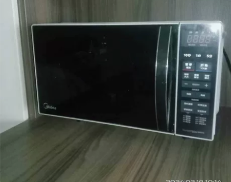 美的微波炉转让，200元，几乎全新。一直闲...