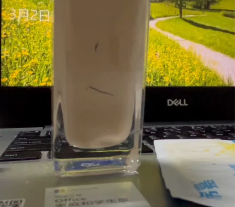 雅诗兰黛沁水粉底液2co按压头持久遮瑕控油...