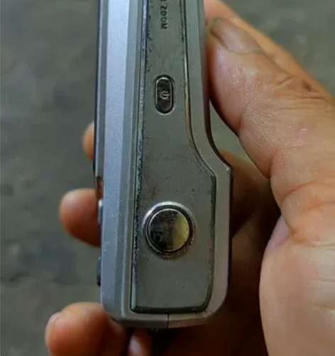 爱国者v728配件机，实物如图，内屏裂，上...