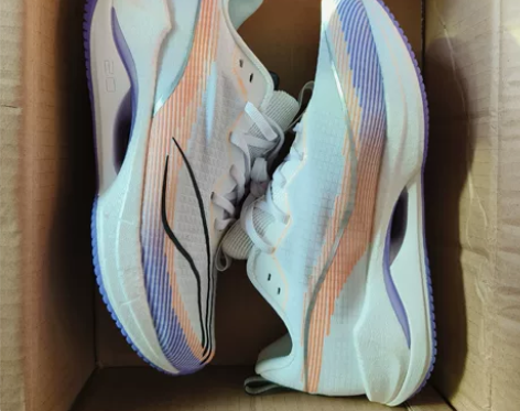 出一双全新李宁跑鞋拼接鞋，买之前了解清楚什...