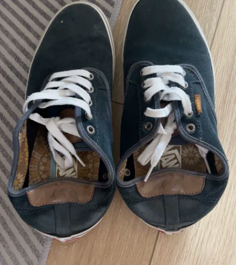 专柜购入 Vans 42.5 后跟开胶 感...