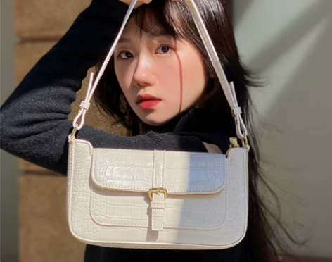 腋下包包2023新款潮春夏百搭单肩斜挎包时...