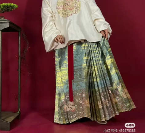 阑珊居吉桃一套 上L下M，一套179白袄红...