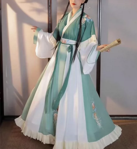 柒邑家的阑珊，好像直接下架了，S码六米摆 ...