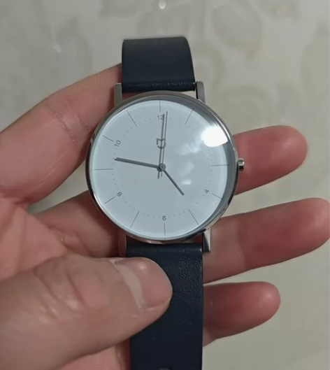 米家石英表经典版 没带过几天，一直闲置由于...