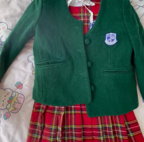 海贝幼儿园校服M码,很新的。 衬衣裙子50...