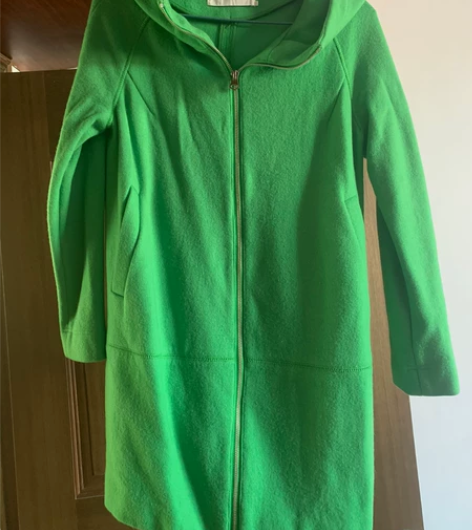 卓卡连帽羊毛大衣，刚买时穿过几次，新旧如图...