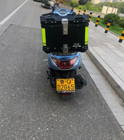 豪爵萌哥125踏板摩托车，ess发动机，2...