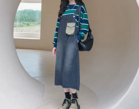 韩版宽松设计感牛仔背带裙女早秋季2022新...