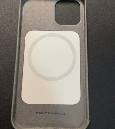 摩米士苹果12磁吸手机壳，有两处烂了不影响...