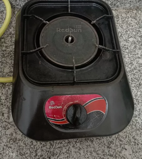 红日红外线燃气灶，火力很猛，适合天然气液化...