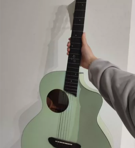 新手练手eplay吉他（买给换一套新琴弦）...