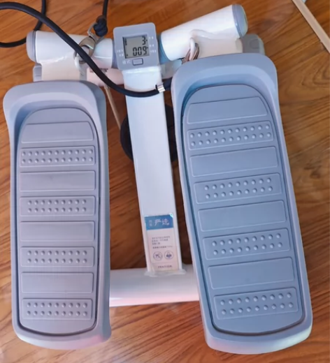 踏步机，别人送的，没咋用，带健身绳，闲置，...