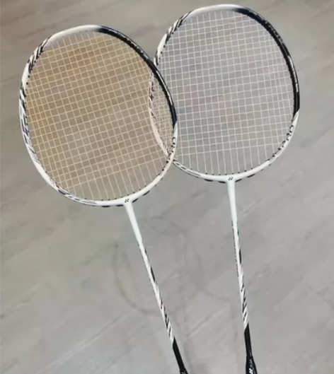 羽毛球馆不开了，转让全新尤尼克斯羽毛球拍，...