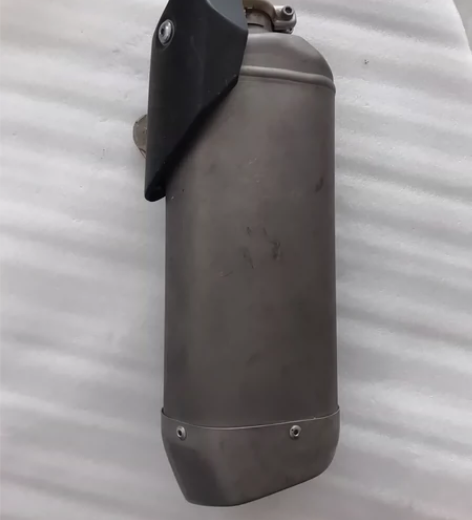 雅马哈 R1  15年后的 原装排气管后段...