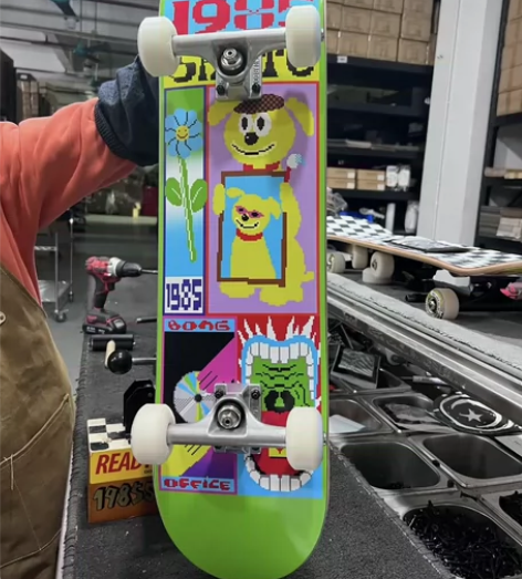 原价300多买的初学者滑板男女学生入门级双...