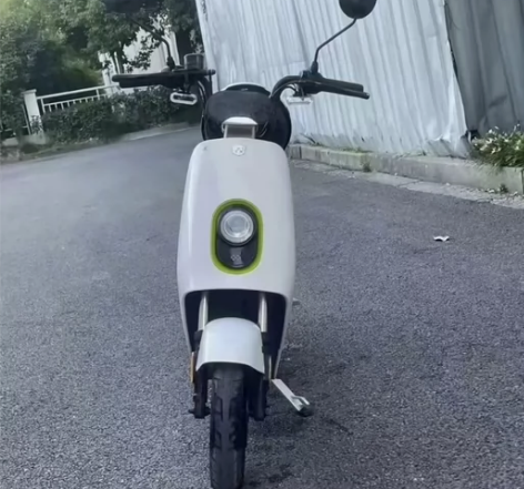 二手电动车雅迪爱玛款式品牌都有 9成新，外...