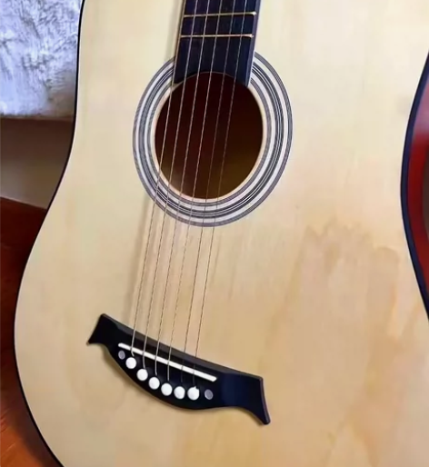 在吉他店买的，原价1400多，当时还报了课...