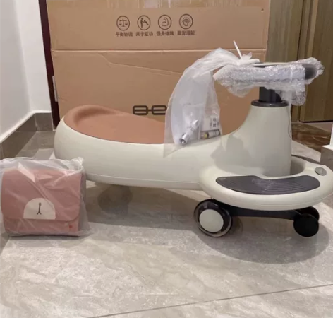 全新经典款正品贝易扭扭车,声光音乐款,带牵...