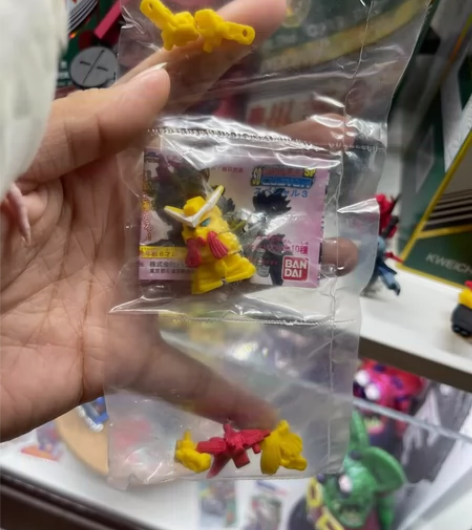 万代迷你高达扭蛋  13个。应该是当时20...