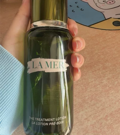 海蓝之谜精粹水,仅够试用,带盒 感兴趣的话...