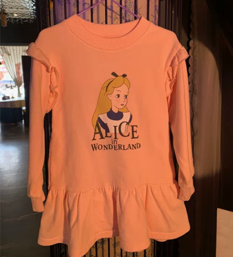 出一份粉色的 Alice in Wonde...