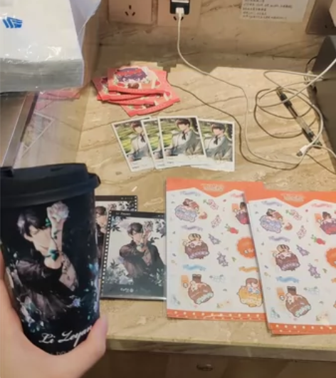 CoCo联名恋与制作人李泽言，出一套，全新...