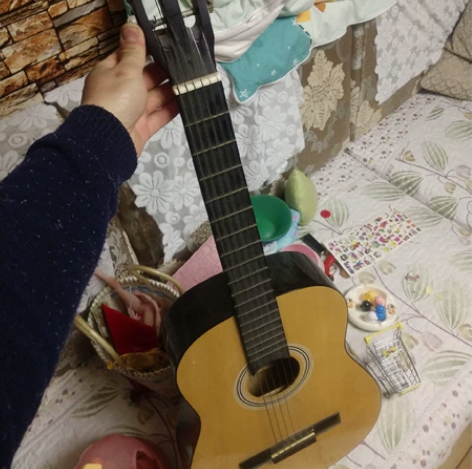 十几年前的老吉他 要搬家了 太占地了 故出...