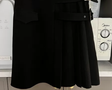 黑色半裙M码，西装面料，四季可穿，搭配学院...