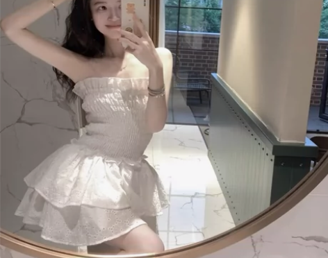 白色抹胸连衣裙 冷淡风收腰蛋糕裙气质性感a...