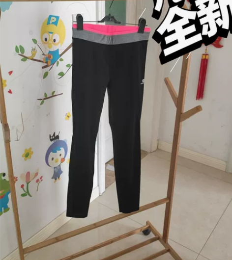 迪卡侬实体店购买，跑步健身裤，M码，美眉们...