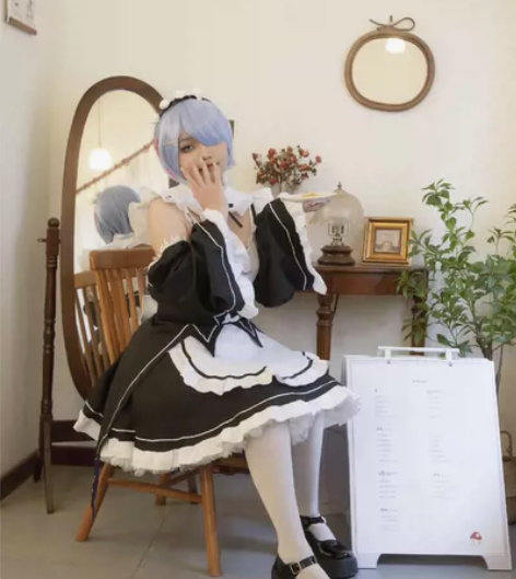 雾都家蕾姆赠486运动服上衣（xl） 穿过...