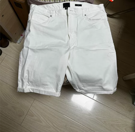 HM白色休闲短裤 纯棉面料 夏季必备时尚单...