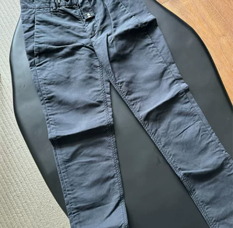 亚历山大王铅笔裤 44码 有瑕疵 介意勿拍...