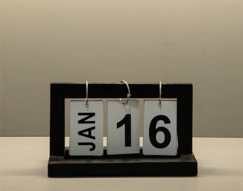 现代简约木质翻页日历摆件万年历客厅玄关电视...