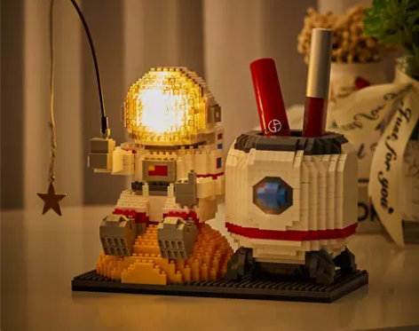 宇航员拼装益智笔筒积木圣诞摆件女孩系列礼物...