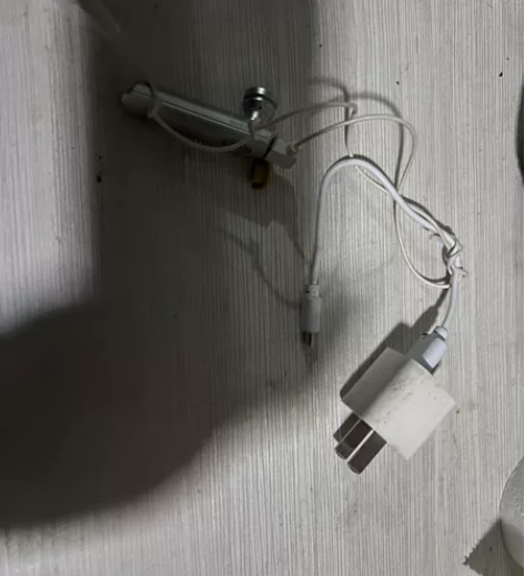 闲置纽曼蓝牙耳机，顺便送个苹果充电头，便宜...