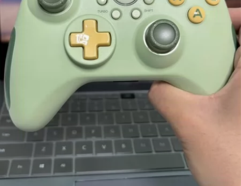 批发价出北通阿修罗2无线手柄牛油果色 pc...