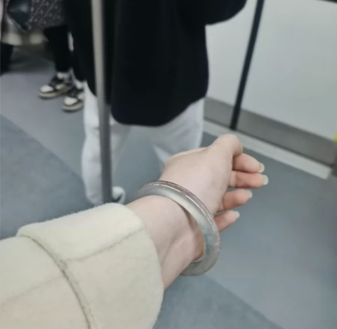 玻璃底冰飘玛瑙手镯 底色不是白蓝，但是底子...