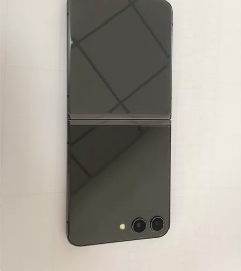 三星zflip5 256g国行黑色 边框靓...