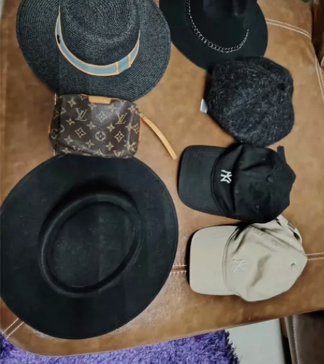 各种礼帽，几乎全新。运费6元。要哪个发图给...