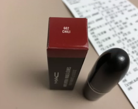 出个人闲置MAC小辣椒显白不挑肤，整理化妆...