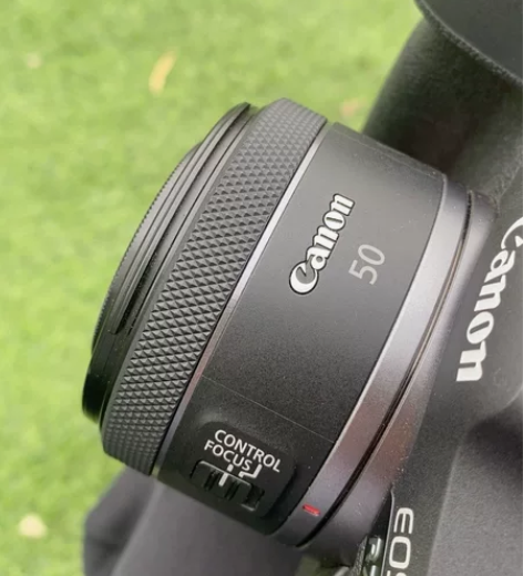 出佳能(Canon)品牌的50mm f/1...